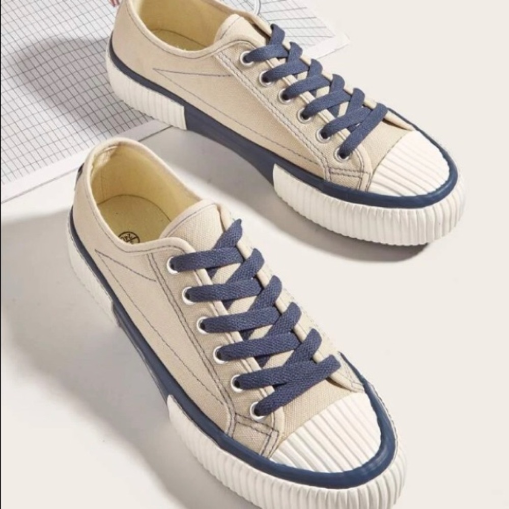 Women’s casual sneakers size 8